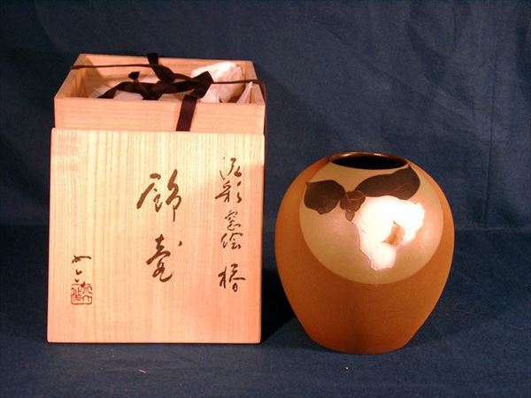 林 小六 泥彩 窓絵椿 飾壺
